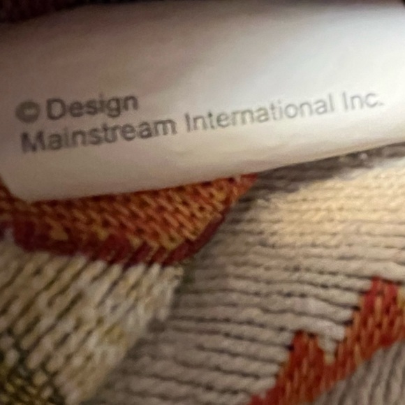 🎃🍁-“Hello Fall” Embroidered Table Runner-🍁🎃 - Picture 4 of 5